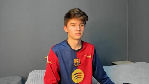 Max online show from October 17, 8:33 pm