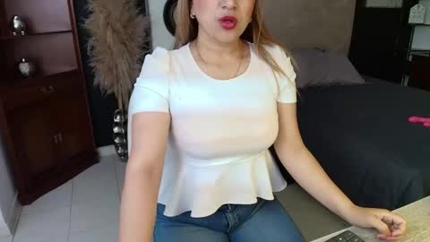 Snapshot of sheryl_jones chatting on May 19, 1:06 pm sheryl_jones online show from May 19, 1:06 pm