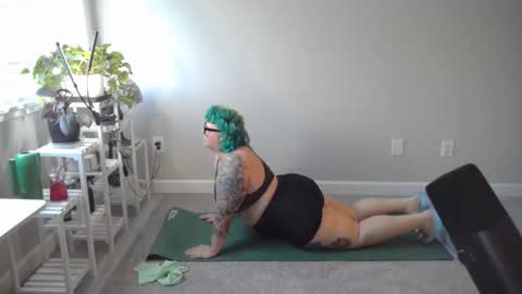 Snapshot of sheshyneshy chatting on February 3, 1:49 pm Shesh online show from February 3, 1:49 pm