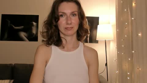 Snapshot of shesleepsnaked chatting on February 15, 6:37 pm shesleepsnaked online show from February 15, 6:37 pm