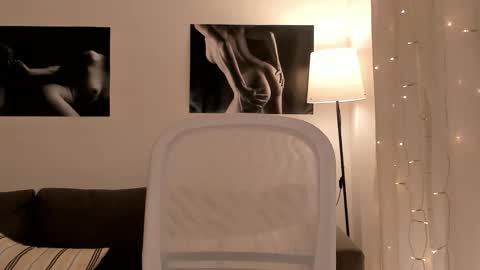 Snapshot of shesleepsnaked chatting on March 10, 4:56 pm shesleepsnaked online show from March 10, 4:56 pm