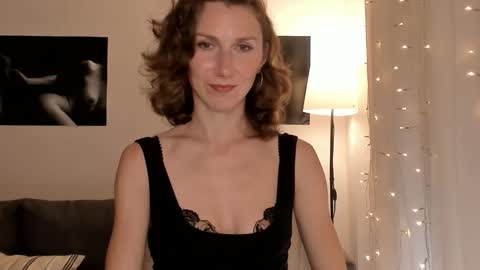 Snapshot of shesleepsnaked chatting on March 15, 5:19 pm shesleepsnaked online show from March 15, 5:19 pm