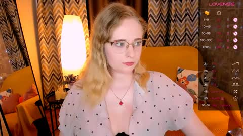 Snapshot of sheslinki chatting on March 29, 8:47 am Hello guys my name is Aemilia online show from March 29, 8:47 am