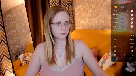 Snapshot of sheslinki chatting on June 5, 8:42 am Hello guys my name is Aemilia online show from June 5, 8:42 am