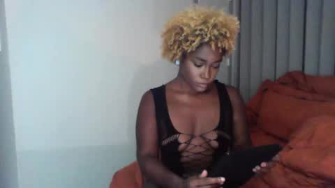 Snapshot of shexxxclusive chatting on October 14, 4:24 am shexxxclusive online show from October 14, 4:24 am