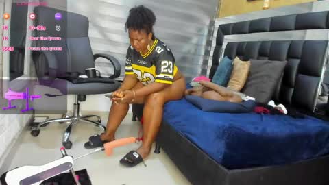 Snapshot of sheyla__ebony chatting on April 25, 12:35 am sheyla__ebony online show from April 25, 12:35 am