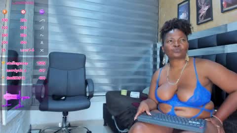 Snapshot of sheyla__ebony chatting on April 29, 12:16 am sheyla__ebony online show from April 29, 12:16 am