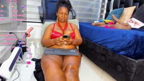 Snapshot of sheyla__ebony chatting on May 8, 11:43 pm sheyla__ebony online show from May 8, 11:43 pm