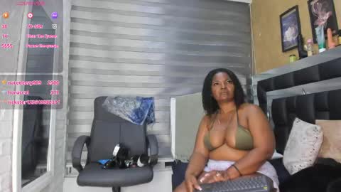 Snapshot of sheyla__ebony chatting on May 18, 10:43 am sheyla__ebony online show from May 18, 10:43 am