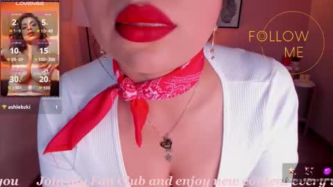 Snapshot of sheyla_hills_ chatting on February 20, 5:26 am Sheyla online show from February 20, 5:26 am