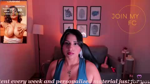 Snapshot of sheyla_hills_ chatting on February 25, 4:22 am Sheyla online show from February 25, 4:22 am