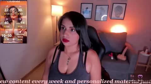 Snapshot of sheyla_hills_ chatting on March 21, 4:06 am Sheyla online show from March 21, 4:06 am