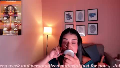 Snapshot of sheyla_hills_ chatting on March 29, 4:12 am Sheyla online show from March 29, 4:12 am