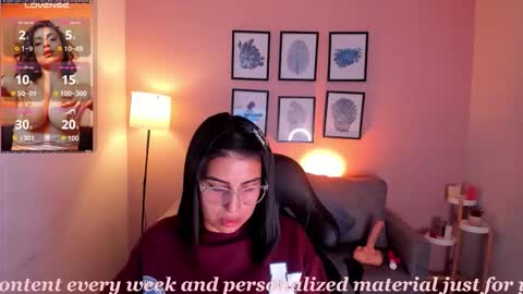 Snapshot of sheyla_hills_ chatting on March 29, 8:42 pm Sheyla online show from March 29, 8:42 pm