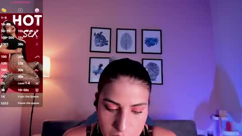 Snapshot of sheyla_hills_ chatting on June 3, 4:04 am Sheyla online show from June 3, 4:04 am