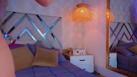 shimmer_lure online show from February 4, 7:09 pm