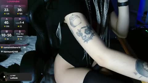 shinii0 online show from December 3, 4:05 pm