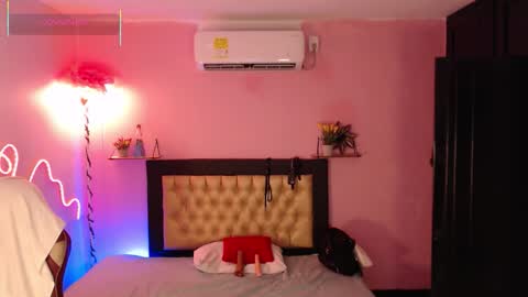 Ela 3 online show from February 9, 1:04 pm