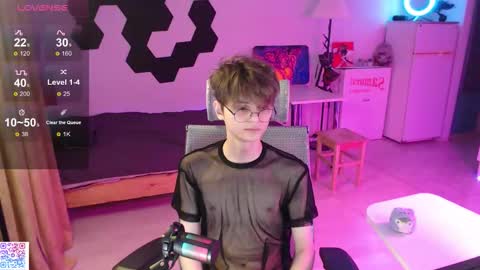 Snapshot of shiromy_ chatting on December 15, 10:25 pm shiromy_ online show from December 15, 10:25 pm