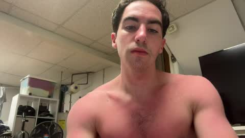 shirtlesshunk15 online show from June 16, 8:33 pm