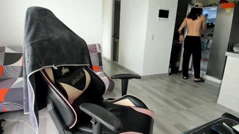 Snapshot of shiryu_ak chatting on October 23, 2:38 pm -- online show from October 23, 2:38 pm