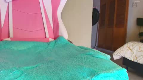  kendal  online show from January 10, 10:39 am