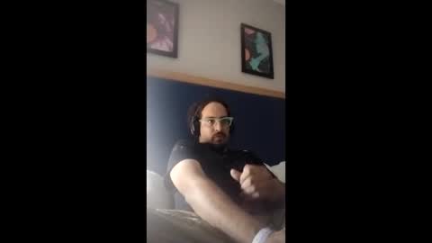 Snapshot of shmokeandmirrors chatting on April 7, 4:40 pm shmokeandmirrors online show from April 7, 4:40 pm