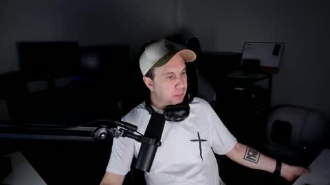 Snapshot of shooshua chatting on April 5, 3:53 pm shooshua online show from April 5, 3:53 pm