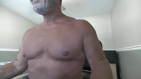 Snapshot of shooter0069 chatting on May 5, 3:09 pm Getting mine online show from May 5, 3:09 pm