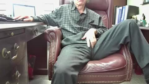 nikolas send dm for an appointment online show from October 29, 4:20 pm