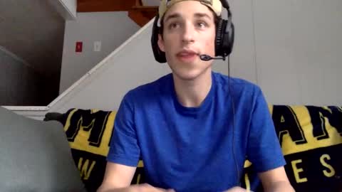 Snapshot of shortiesn40s chatting on February 18, 6:15 pm shortiesn40s online show from February 18, 6:15 pm