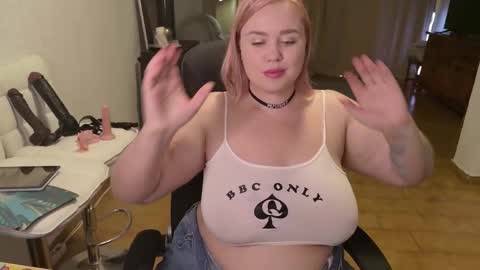 Snapshot of showmebbw chatting on November 29, 1:14 pm Mimi online show from November 29, 1:14 pm