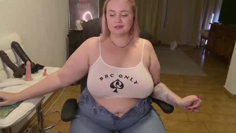 Snapshot of showmebbw chatting on December 2, 4:35 pm Mimi online show from December 2, 4:35 pm