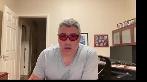 Snapshot of showmet chatting on October 30, 3:30 am Chicago Guy online show from October 30, 3:30 am