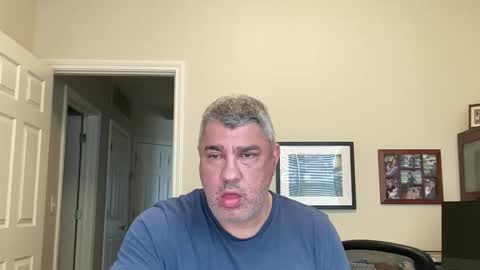 Snapshot of showmet chatting on April 14, 7:31 pm Chicago Guy online show from April 14, 7:31 pm