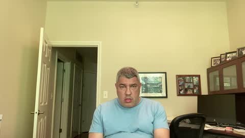 Snapshot of showmet chatting on July 7, 7:40 pm Chicago Guy online show from July 7, 7:40 pm