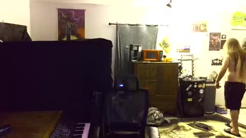 Snapshot of shredmancer chatting on April 28, 2:38 am shredmancer online show from April 28, 2:38 am