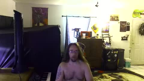 Snapshot of shredmancer chatting on May 9, 8:47 pm shredmancer online show from May 9, 8:47 pm