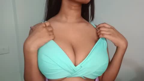 shreya_07 online show from June 10, 1:32 pm