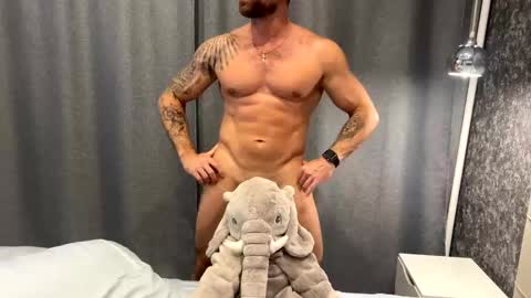 Snapshot of shtirlec86 chatting on December 3, 6:59 am Mary and Piter online show from December 3, 6:59 am