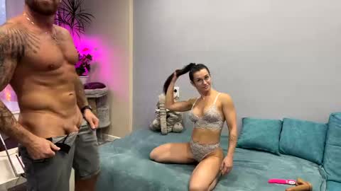 Snapshot of shtirlec86 chatting on December 4, 3:59 am Mary and Piter online show from December 4, 3:59 am