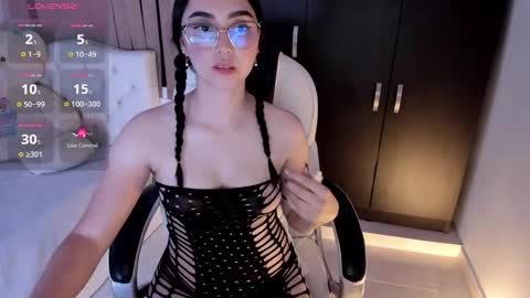 Nahomy online show from September 29, 2:27 am