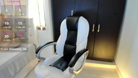 Nahomy online show from October 2, 5:20 pm