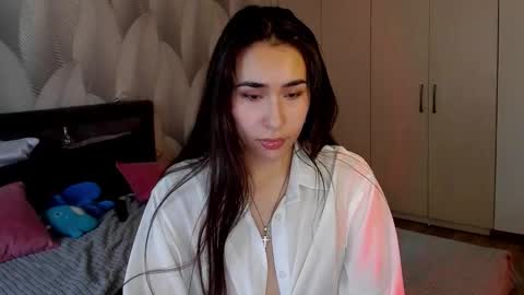 Snapshot of shy_bambiii chatting on November 10, 2:54 am Mika online show from November 10, 2:54 am