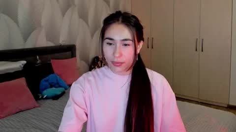 Snapshot of shy_bambiii chatting on November 12, 2:23 am Mika online show from November 12, 2:23 am