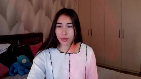 Snapshot of shy_bambiii chatting on November 17, 2:17 am Mika online show from November 17, 2:17 am