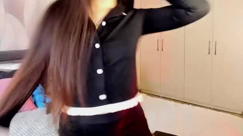 Snapshot of shy_bambiii chatting on November 19, 3:06 am Mika online show from November 19, 3:06 am