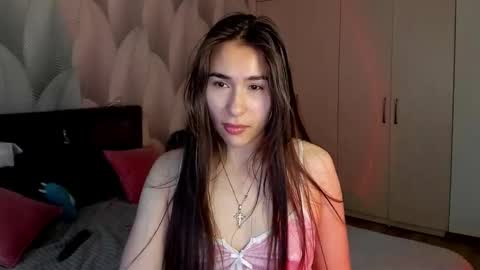 Snapshot of shy_bambiii chatting on December 3, 3:25 am Mika online show from December 3, 3:25 am