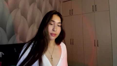 Snapshot of shy_bambiii chatting on December 5, 3:48 am Mika online show from December 5, 3:48 am