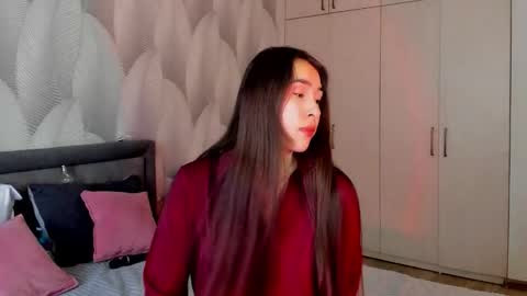 Snapshot of shy_bambiii chatting on December 15, 4:06 am Mika online show from December 15, 4:06 am